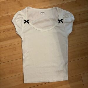 Cute White Kimchi Blue top with bows in size S